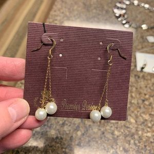 Premier Designs Pearl earrings